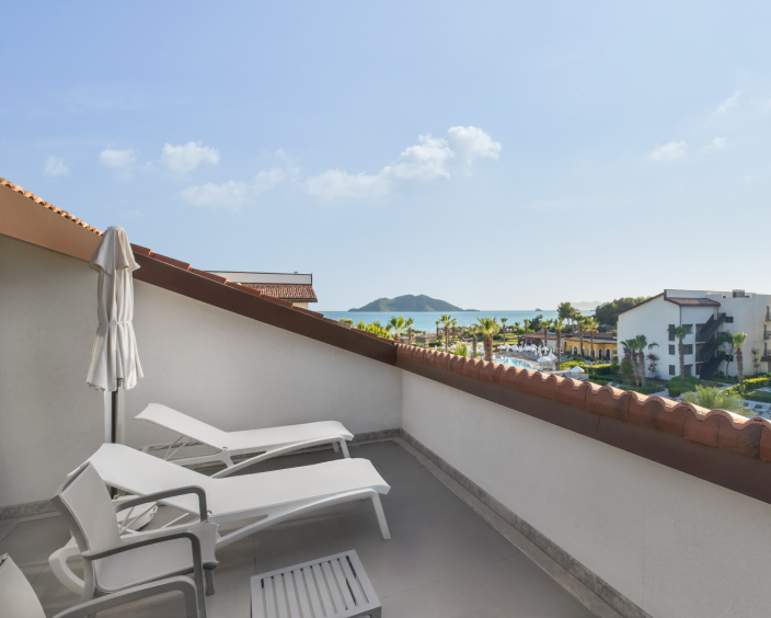 Akra Fethiye Konaklama Yandan Deniz Manzaralı Aile Odası Superior Oda Ozellikleri