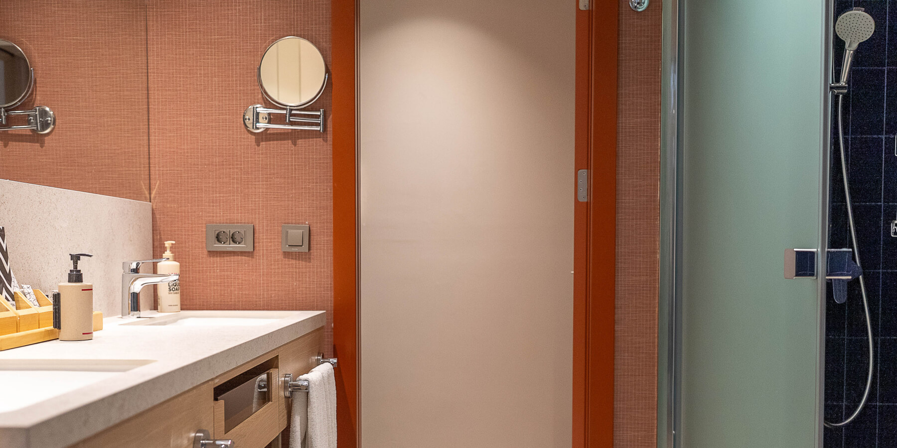 Akra Sorgun Odalar Aile Teras Jakuzili Suit Galeri D3