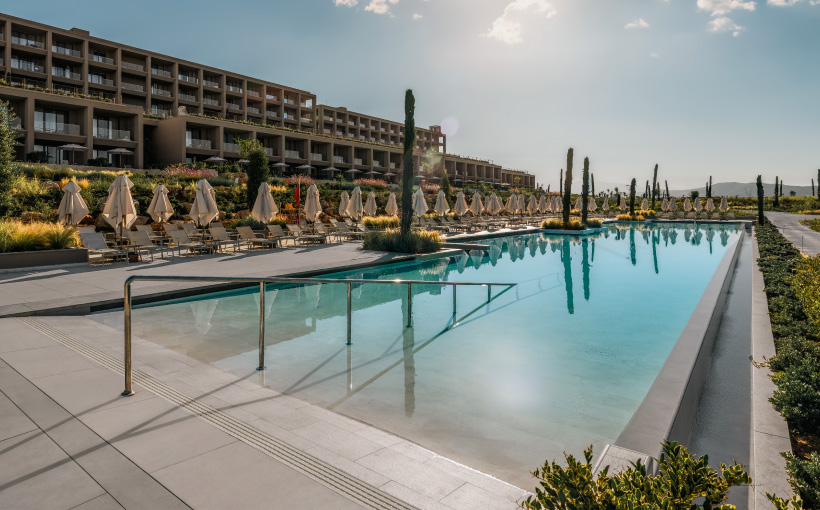 AKD_BeachPool_Slider_Seawater-Pool2.jpg