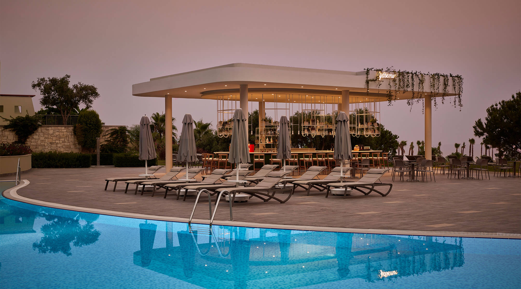 akra-sorgun-yasemin-adult-pool-bar-banner.jpg